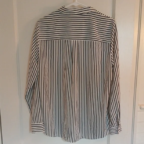 H&M Navy Blue and White Button Down Blouse - Picture 7 of 14